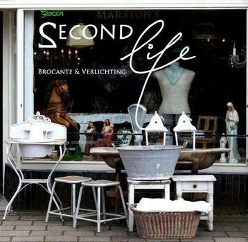 Volop snuffelplezier in brocante, boeken, verlichting, deco beschikbaar voor biedingen