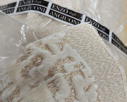 Lusso Tattile: Raffinatezza e Stile nel Tessuto Enzo degli, Antiek en Kunst, Antiek | Kleden en Textiel