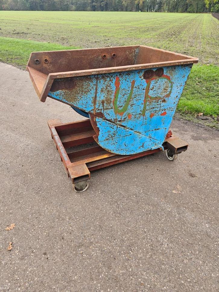 Kiepbak kantelbak spanenbak heftruck 300 liter, Zakelijke goederen, Machines en Bouw | Heftrucks en Intern transport, Voorzetapparatuur