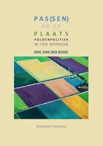 Pas(Sen) Op De Plaats |  NIEUW | Van Der Kooij, H.J.H. | 978, Boeken, Ophalen of Verzenden, Nieuw, Van Der Kooij, H.J.H.