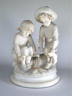 Adolfo Cipriani (1857-1941) - Beeld, Coppia di Fanciulli che, Antiek en Kunst, Antiek | Keramiek en Aardewerk