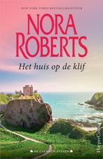 9789402704983 De Calhoun Saga - Het huis op de klif, Boeken, Verzenden, Zo goed als nieuw, Nora Roberts