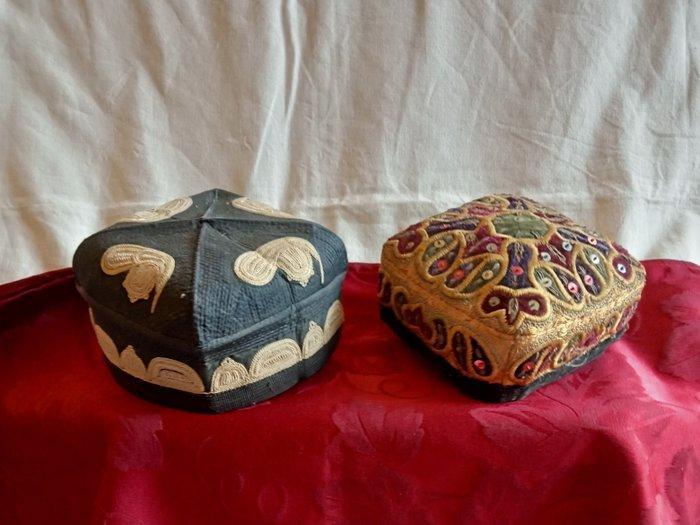 Hoofddeksel (2) - Oezbekistan, Antiek en Kunst, Kunst | Niet-Westerse kunst