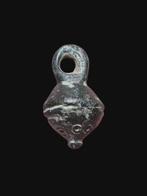 Oud-Romeins Brons, Stunning Early Evil Eye Venus Hanger