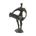 Corrie Ammerlaan - bronzen sculptuur Een zware last dragen