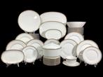 Hutschenreuther - Tafelservies voor 12 (56) - Goud,