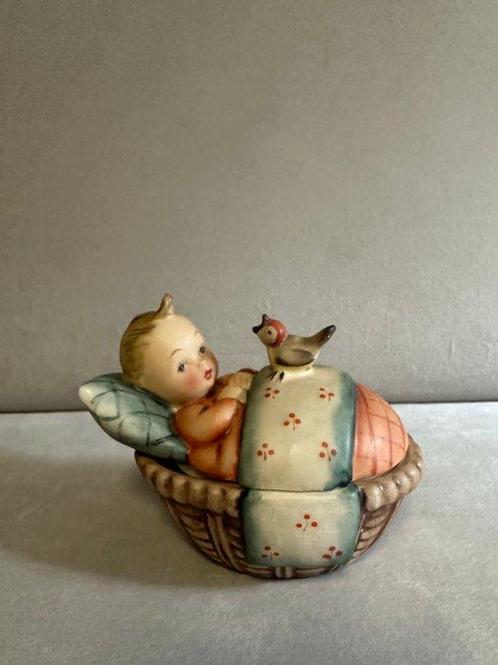 Hummel - Beeldje - Magnificent candy dish or trinket box -, Antiek en Kunst, Curiosa en Brocante