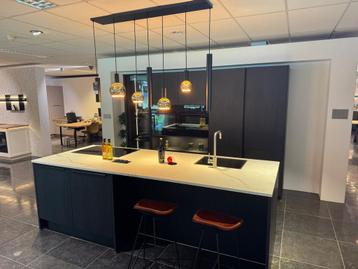 Nolte showroom keuken– Eiken nero - Compleet beschikbaar voor biedingen