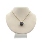 Gouden wereldbol hanger met emaille en parelmoer, Ophalen of Verzenden, Gebruikt, Goud, Overige merken