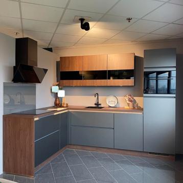 Keuken Arras Grijs met Notenhout - Superkeukens beschikbaar voor biedingen