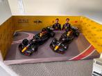 Bburago 1:43 - Modelauto (2) - 2-Car Set Verstappen #1 &, Hobby en Vrije tijd, Modelauto's | 1:5 tot 1:12, Nieuw