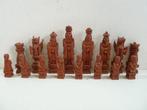 XXL-Jeu déchecs Indonesien avec remarquable sculpture kING, Antiek en Kunst, Curiosa en Brocante