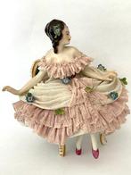 Aelteste Volkstedter - Miniatuur beeldje - Elegante jonge