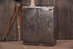 Unieke vintage kast met draai plateau | Industrieel dressoi