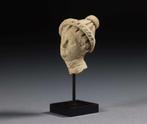 Oud-Grieks Terracotta Vrouwelijk hoofd - 4.5 cm