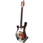 Miniatuur Rickenbacker basgitaar met gratis standaard, Ophalen of Verzenden, Nieuw, Pop, Beeldje of Miniatuur