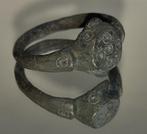 Middeleeuws Middeleeuwse bronzen ring tegen de boze oog., Sieraden, Tassen en Uiterlijk, Antieke sieraden