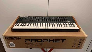 Sequential Prophet REV2 8 voice – showroom model beschikbaar voor biedingen