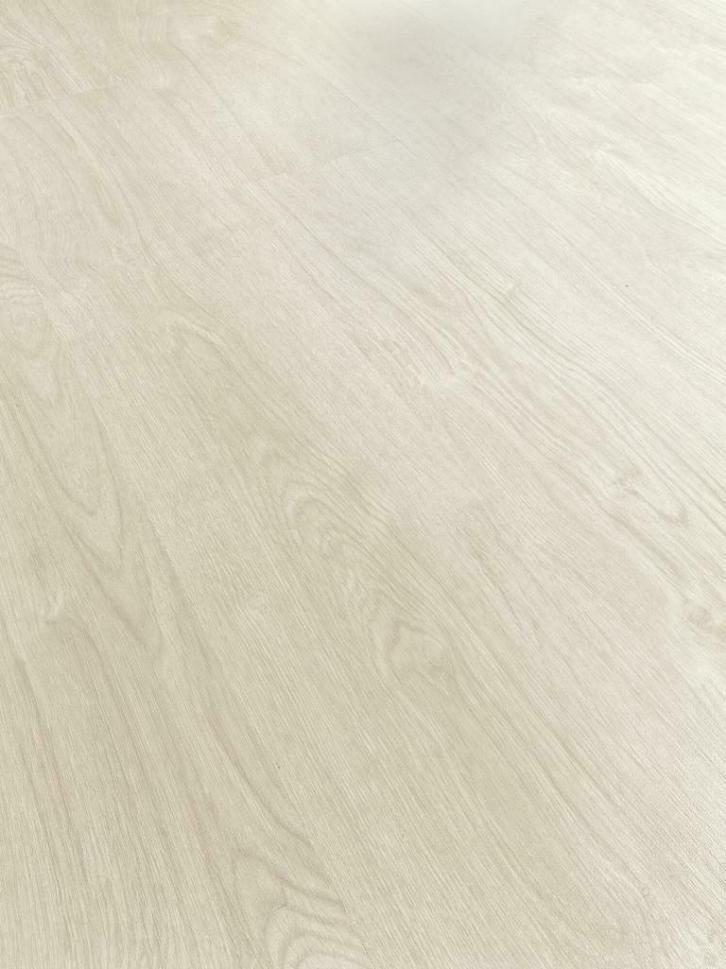 Krono Swiss 8615 XL  grijs Eik 4V Laminaat 8mm nu €14,95, Huis en Inrichting, Stoffering | Vloerbedekking, 75 m² of meer, Laminaat