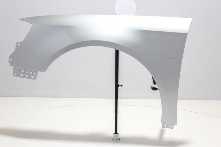 Spatbord linksvoor Volkswagen Passat 3C REFLEXSILVER (LA7W), Auto-onderdelen, Carrosserie en Plaatwerk, Nieuw, Volkswagen, Voor