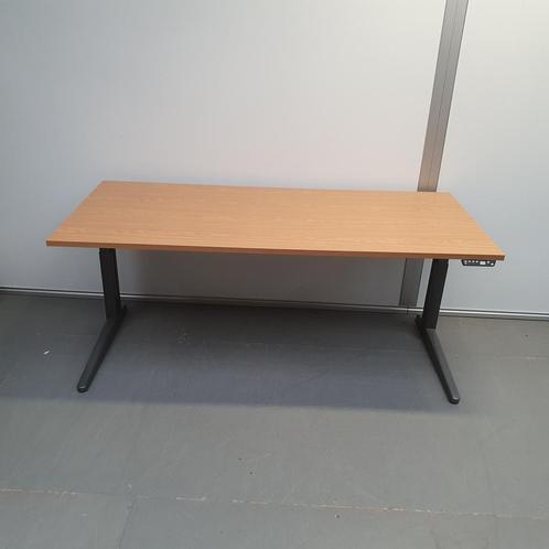 Ahrend Essa elektrisch instelbaar bureau - 180x80 cm, Huis en Inrichting, Bureaus, Ophalen of Verzenden