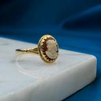 Vintage gouden ring met camee (klassiek, geelgoud), Gebruikt, Overige kleuren, Ophalen of Verzenden, 17 tot 18