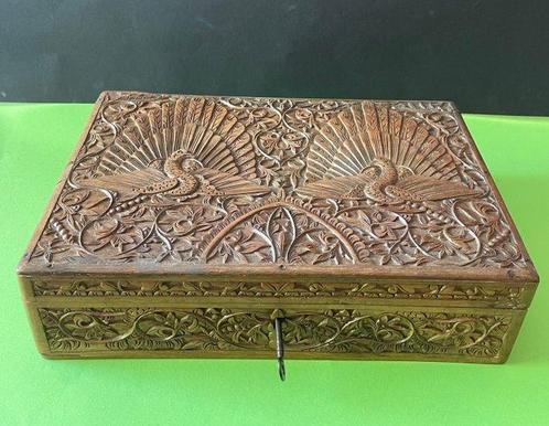 Kist (2) - Hout - Fries houtsnijwerk, Antiek en Kunst, Curiosa en Brocante