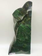 Jade Nefriet - Freeform gepolijst - Scultpure - Natuursteen, Verzamelen, Mineralen en Fossielen