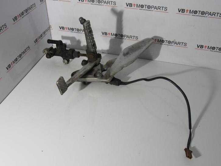 Yamaha YZF R6 Voetsteun rechts voor, Motoren, Onderdelen | Yamaha, Ophalen of Verzenden