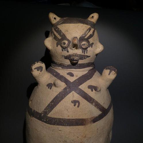 Kansen Terracotta Figuurlijk bolvormig vaasje. 38 cm H. 1000, Verzamelen, Mineralen en Fossielen