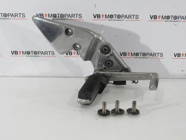 Suzuki GSF 600 S Voetsteun rechts voor, Motoren, Onderdelen | Suzuki, Ophalen of Verzenden