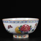 Kom - Rare bol en porcelaine aux émaux de la Famille Rose