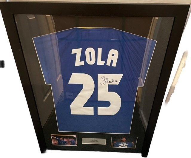 Chelsea - English Premier League - Signed Gianfranco Zola -, Verzamelen, Overige Verzamelen