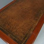Antiek bureau met prachtig doorleefd leer en blonde ingelegd, Ophalen of Verzenden