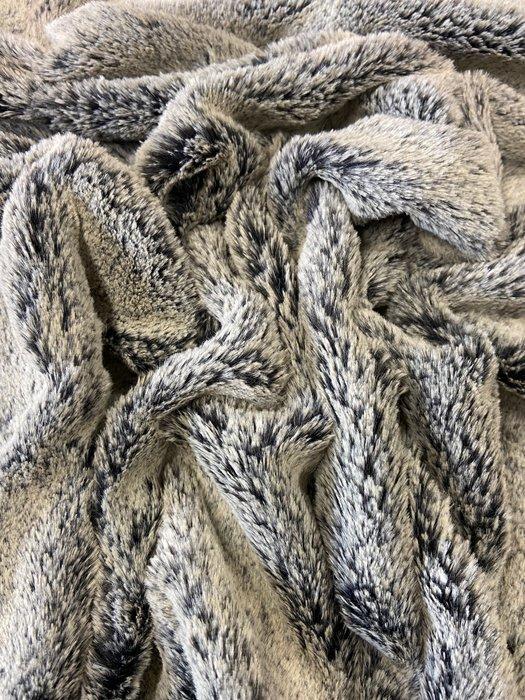 Spectaculair snit van de zachtste bont, gemaakt in Italië. -, Antiek en Kunst, Antiek | Kleden en Textiel