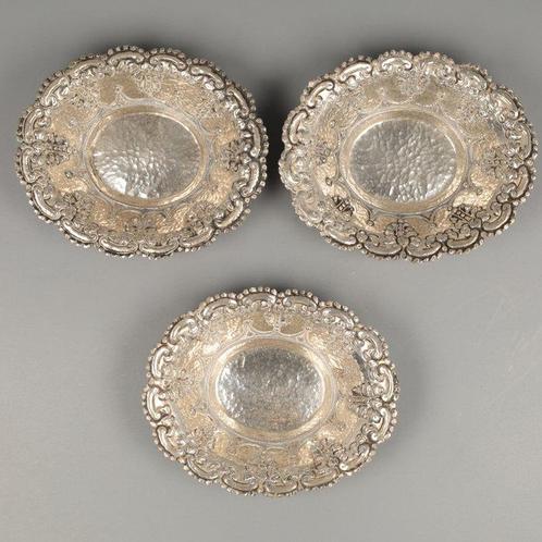 H. Moedakir Djokja Bonbonmandjes - Bonbon mand (3) - .900, Antiek en Kunst, Antiek | Goud en Zilver