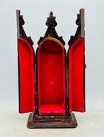 Vitrine - Gotische kapel - Hout
