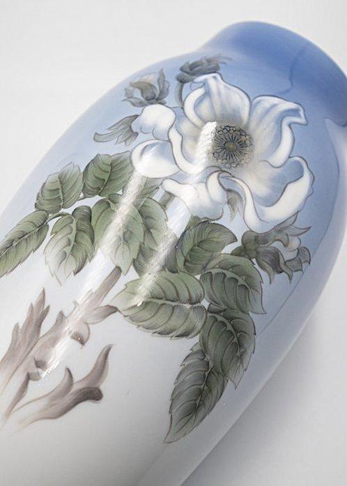 Bing & Grøndahl Art Nouveau Porcelain Vase with Cherry, Antiek en Kunst, Antiek | Glas en Kristal