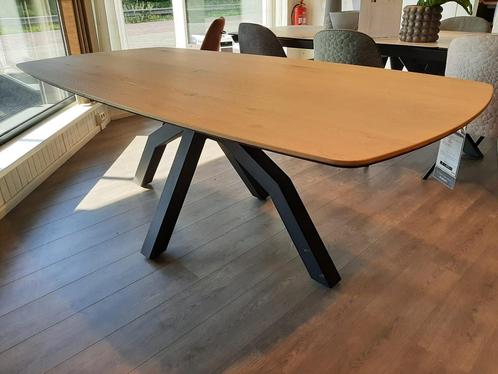 Livada eetkamertafel ovaal - 220x108cm **SHOWROOMMODEL**, Huis en Inrichting, Tafels | Eettafels, Nieuw