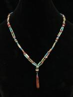 Oud-Egyptisch Ketting gemaakt van glas, carneool, jaspis en