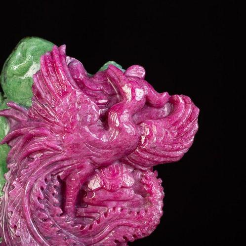 Harmonie van tegenstellingen Sculptuur: Robijn en Zoisiet -, Verzamelen, Mineralen en Fossielen