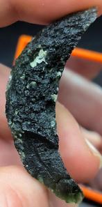 Moldaviet - uit Nesm, Zuid-Bohemen - opmerkelijke vorm,, Verzamelen, Mineralen en Fossielen