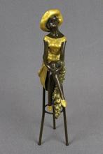 after Chiparus - sculptuur, Lady at the Bar - 1 kg - 28 cm -, Antiek en Kunst