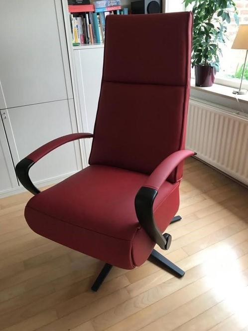Leren relaxfauteuil met stalen frame - rood leer - Echt leer, Huis en Inrichting, Fauteuils, 75 tot 100 cm, Nieuw, 50 tot 75 cm