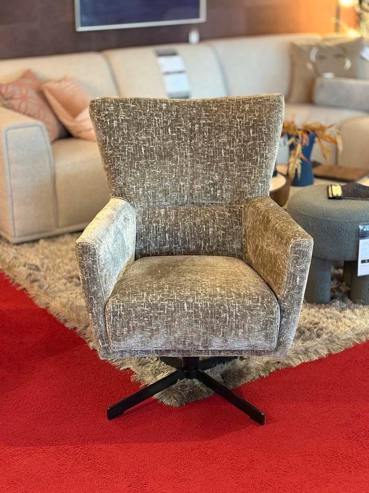 € 599,- | OUTLET | Breda draaifauteuil | Grijs | Kubus Wonen, Huis en Inrichting, Fauteuils, 50 tot 75 cm, 75 tot 100 cm, Nieuw