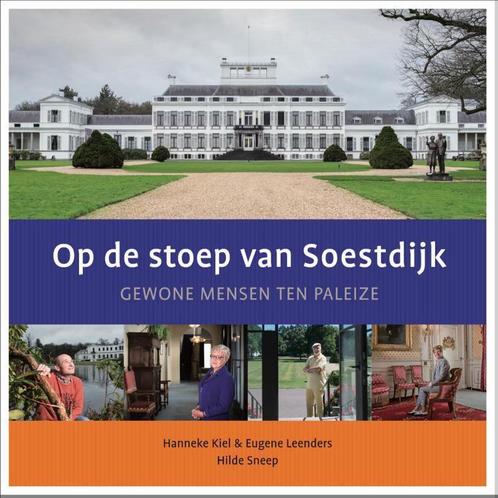 Op de stoep van Soestdijk 9789492055705 Eugene Leenders, Boeken, Politiek en Maatschappij, Zo goed als nieuw, Verzenden