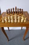 Prachtige Italiaanse schaaktafel met Staunton schaakstukken,