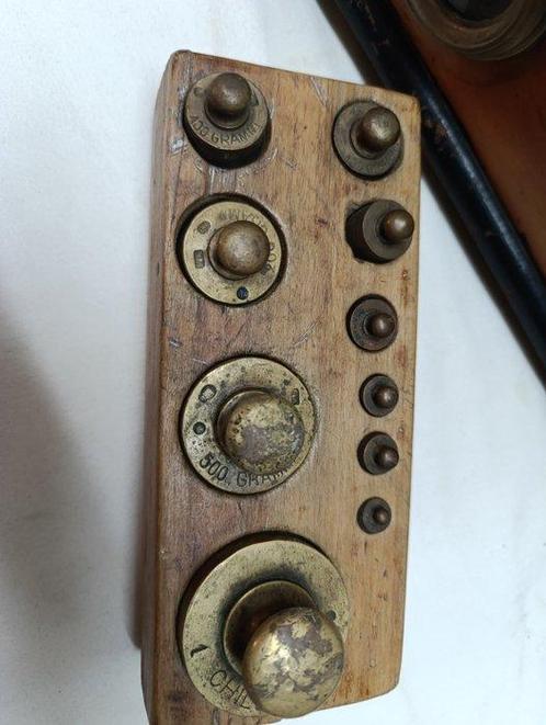Weegschaal - Hout, Messing, Een weegschaal met twee schalen, Antiek en Kunst, Curiosa en Brocante