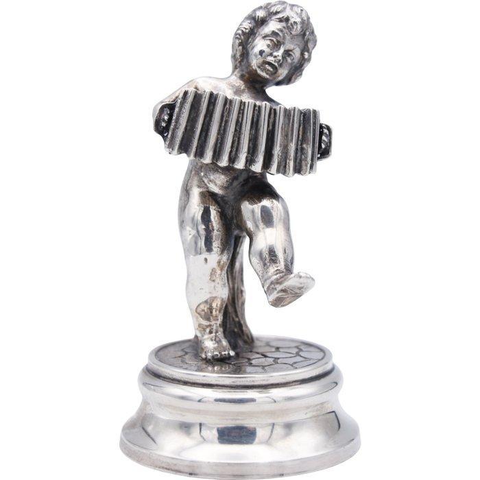 sculptuur, Niño tocando pequeño acordeón o diatónico - 9.5, Antiek en Kunst, Antiek | Goud en Zilver