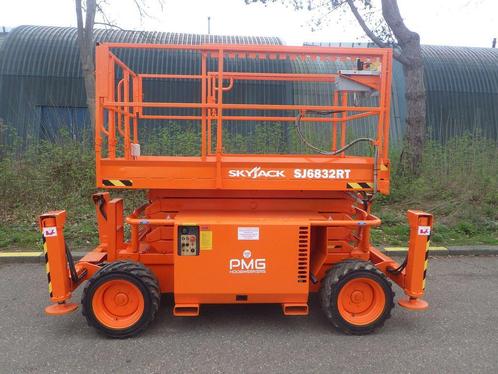 Schaarhoogwerker 4x4 SkyJack SJ6832RT , 2015, 12m, gekeurd, Zakelijke goederen, Machines en Bouw | Industrie en Techniek